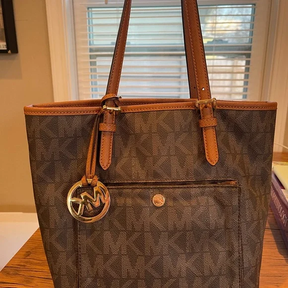 Michael Kors purse - Picture 3 of 4